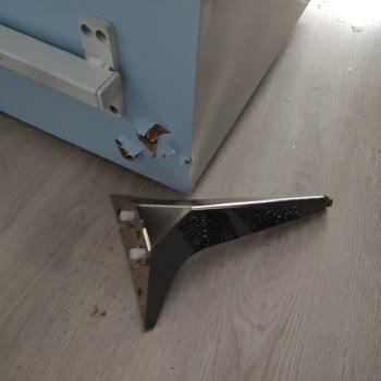 Bellona Konsolun Ayakların Kırılması