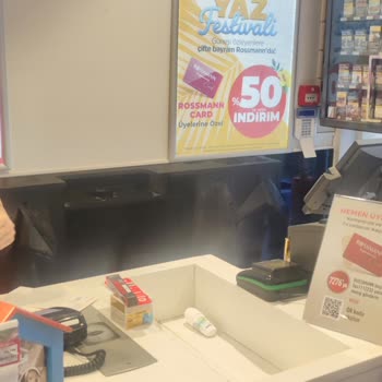 Çanakkale İskele Rossmann Kasiyer Diğer Kasayı Açmadı!