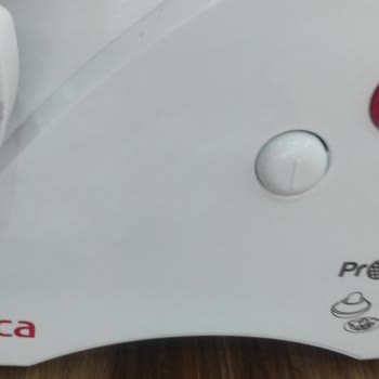 Arnica Promeat W2000 Kıyma Makinesi Siyah Makine Yağı Kaçırıyor