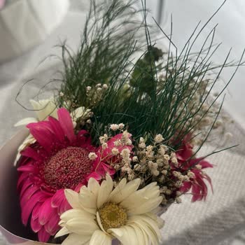 Bonne Nuit Saçmalığı Görselden Farklı Çiçek Yollayıp Cevap Vermiyor