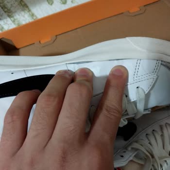 Sneaks Up Kusurlu Ürün Satışı