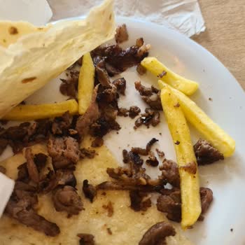 Köfteci Yusuf Pişmemiş Ve Yanmış Döner!