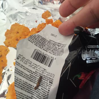 Patos Cips Paketinden Yabancı Cisim Çıktı