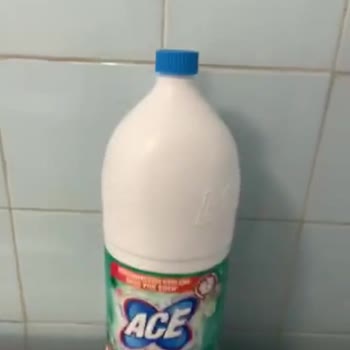 Ace Çamaşır Suyu Elbiseyi Boyadı