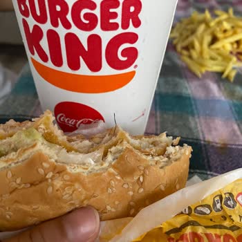 Burger King Hamburger İçerisinden Tel Çıktı!