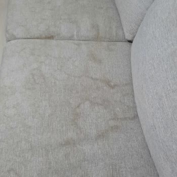 Nevi Mobilya Kastamonu Nevi Mobilyadan Aldığımız Koltuk Takımı Aşırı Leke Tutuyor.