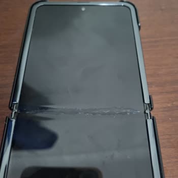 Samsung Telefon Z Flip Ekran Sorunu