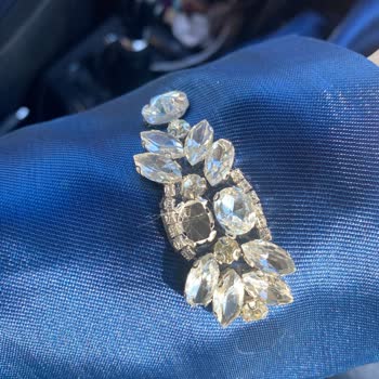 Betül Saday Abiyenin Taşları Düşüyor