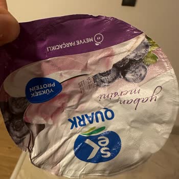 Sek Quark Yoğurdun İçinden Küflü Kağıt Çıktı