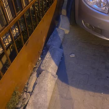 Kağıthane Belediyesi Kaldırım Taşlarını Onarmıyor