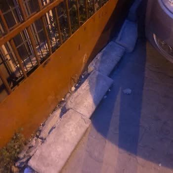 Kağıthane Belediyesi Kaldırım Taşlarını Onarmıyor