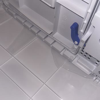 Vestel Kurutma Makinesi Akıtıyor