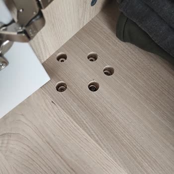 İstikbal Yatak Odası Vidaları Görünüyor