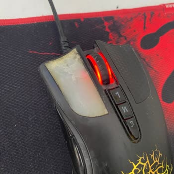 Bloody Mouse Yapışkanı Kalktı