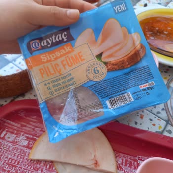 Aytaç Piliç Füme İçerisinden Çıkan Pembe/ Kırmızı Renkli Şey Nedir?