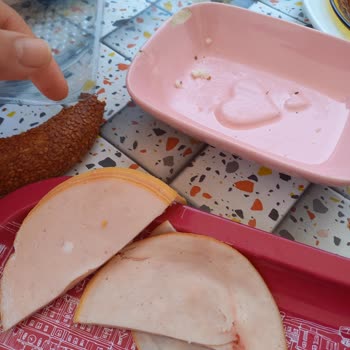 Aytaç Piliç Füme İçerisinden Çıkan Pembe/ Kırmızı Renkli Şey Nedir?
