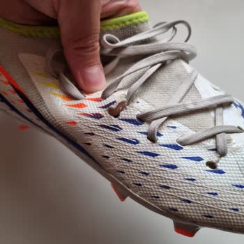 Adidas Kramponlar 5 Ay İçinde Paramparça Oldu