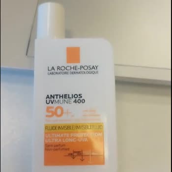 La Roche - Posay Güneş Kreminin İçinde Bir Şey Var