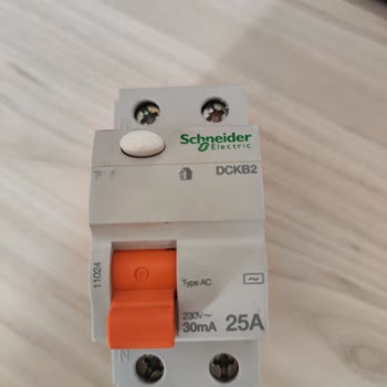 İzmir Elektrik (izmirelektrikcisi.com) Sorunumuzu Çözemediği Halde Para İadesi Yapmıyor!