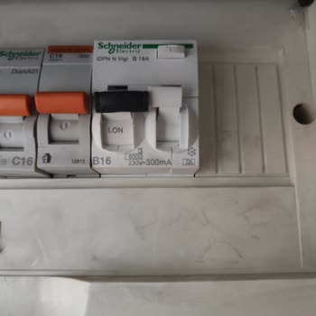 İzmir Elektrik (izmirelektrikcisi.com) Sorunumuzu Çözemediği Halde Para İadesi Yapmıyor!