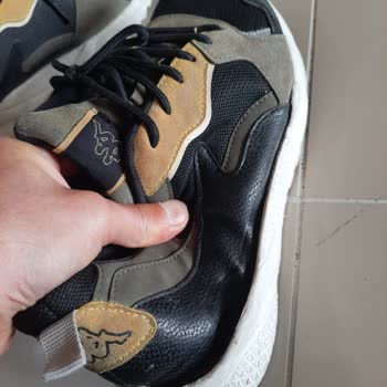 Kappa Tabanı Üst Kısımdan Ayrılmış Ayakkabıya Sorun Yok Diyor...