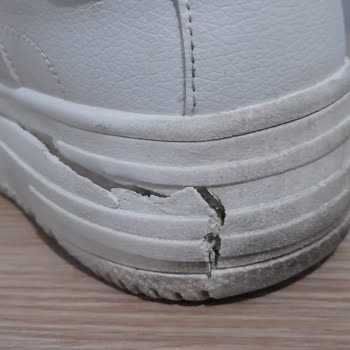 Bershka Almış Olduğum Ayakkabının Kalitesiz Çıkması