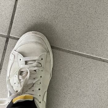SuperStep Ayakkabının Sol Tarafının Açılması