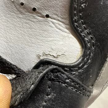 Nike 1 Ayda Yırtılan Ayakkabısı