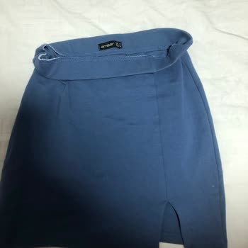 Ambar Tekstil 'den Aldığım Mavi Etek Diğer Kıyafetlere Renk Verdi