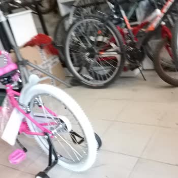 Hepsiburada Kapalı Kutu Sıfır Bisiklette Ön Lastik Patlak Çıktı