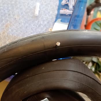Hepsiburada Kapalı Kutu Sıfır Bisiklette Ön Lastik Patlak Çıktı
