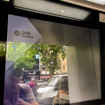QNB Finansbank Fatih Şubesinin 2 ATM'si De Çalışmıyor