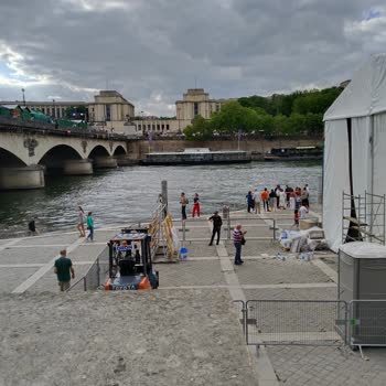 Eyfel Tur - Batobus Paris / France