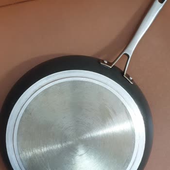 Karaca Züccaciye Karaca Bio Diamond Pro İndüksiyon Tava 30 Cm Şikayet Yapıştırıyor