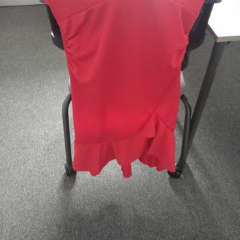 Durunun_elbiseleri (Instagram) Görseldekinden Alakasız Bir Elbise