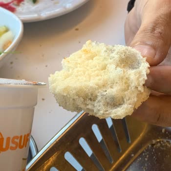 Köfteci Yusuf 'ta Küflü Ekmek Servis Edildi