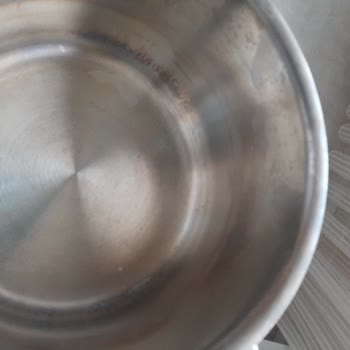 WMF Tencerenin İçindeki Geçmeyen Leke