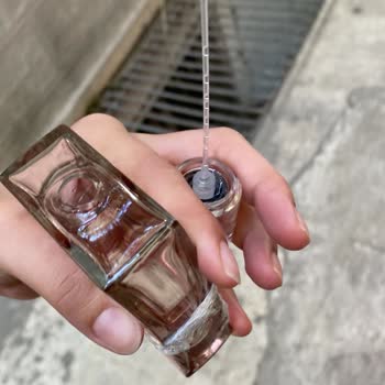 Yves Rocher'den Aldığım Evidence Parfümü Kullanamadan Çöp Oldu!