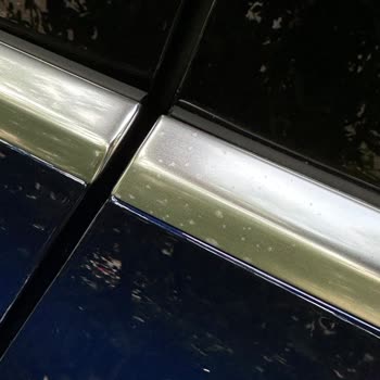 Audi Arka Kapı Cam Çitası Beyazlaması