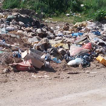 Çivril Belediyesi Meyve Bahçelerinin Yanlarına Çöp Döküyor