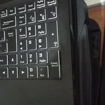 Monster Notebook Teknik Servisten Kırıl Geldi