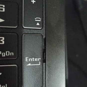 Monster Notebook Teknik Servisten Kırıl Geldi