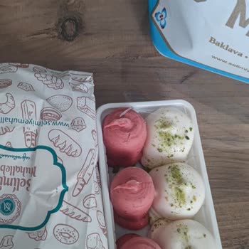 Selimiye Muhallebicisi Dondurma Görsel Farklılığı