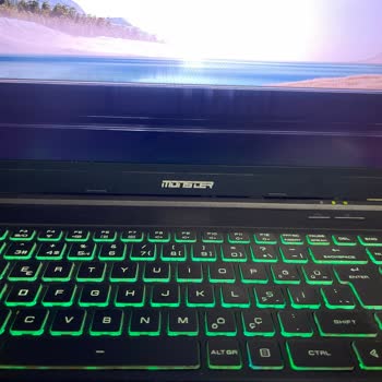 Monster Notebook Siyah Çizgi Sorunu