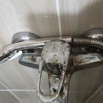 Ernet Banyodaki Tüm Metal Olan Her Şey Karardı, Çeşme Bataryaları Çöp Oldu