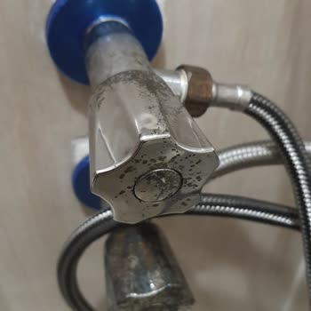 Ernet Banyodaki Tüm Metal Olan Her Şey Karardı, Çeşme Bataryaları Çöp Oldu