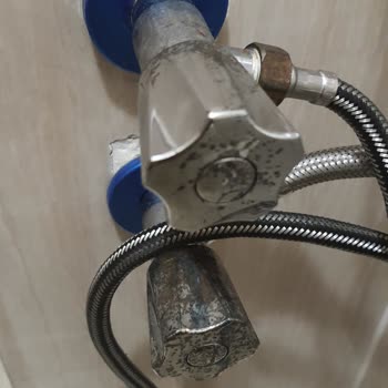 Ernet Banyodaki Tüm Metal Olan Her Şey Karardı, Çeşme Bataryaları Çöp Oldu