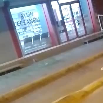 Aylin Eczanesi (Beldibi) Işıkları Yanık İçeride Uyuyorlar