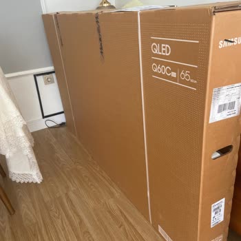 Samsung TV'yi Kurmuyorlar, Teknik Personel Kendisini Kurucu Ortak Sanıyor!