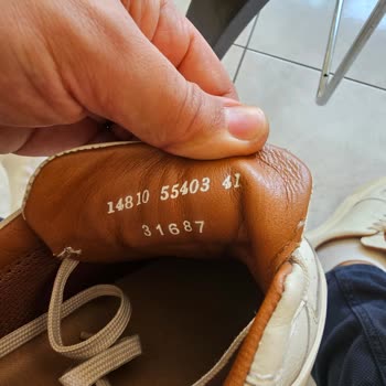 Greyder İki Çift Ayakkabıda Çorapları Boyuyor